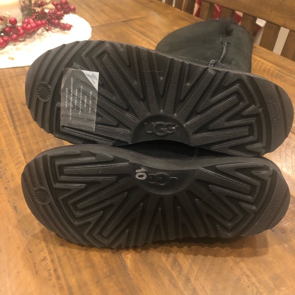 NEW UGG boots - Picture 3 of 5